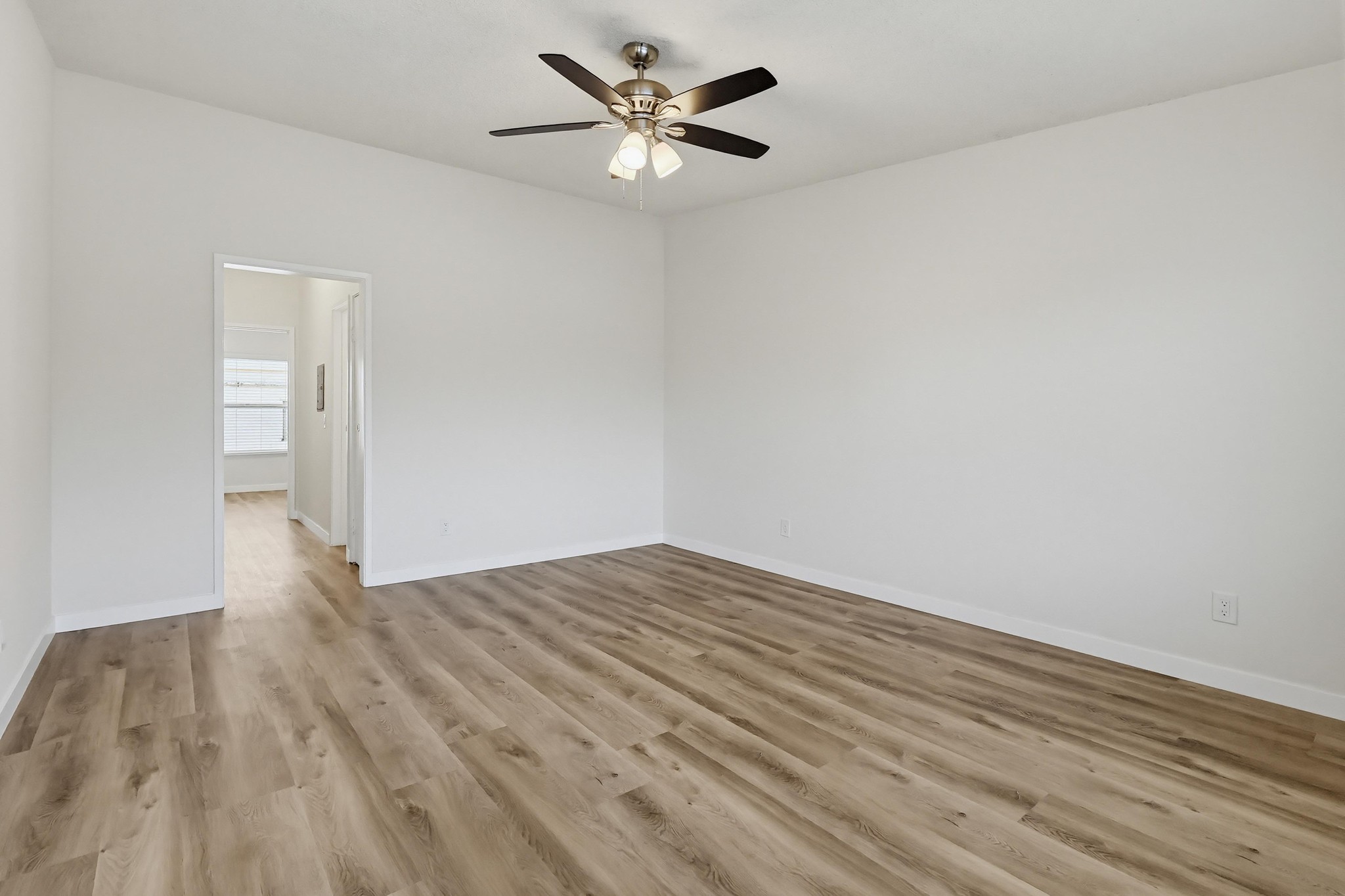 Virtual tour photo 16 of 60 for 333 W Queen St #13