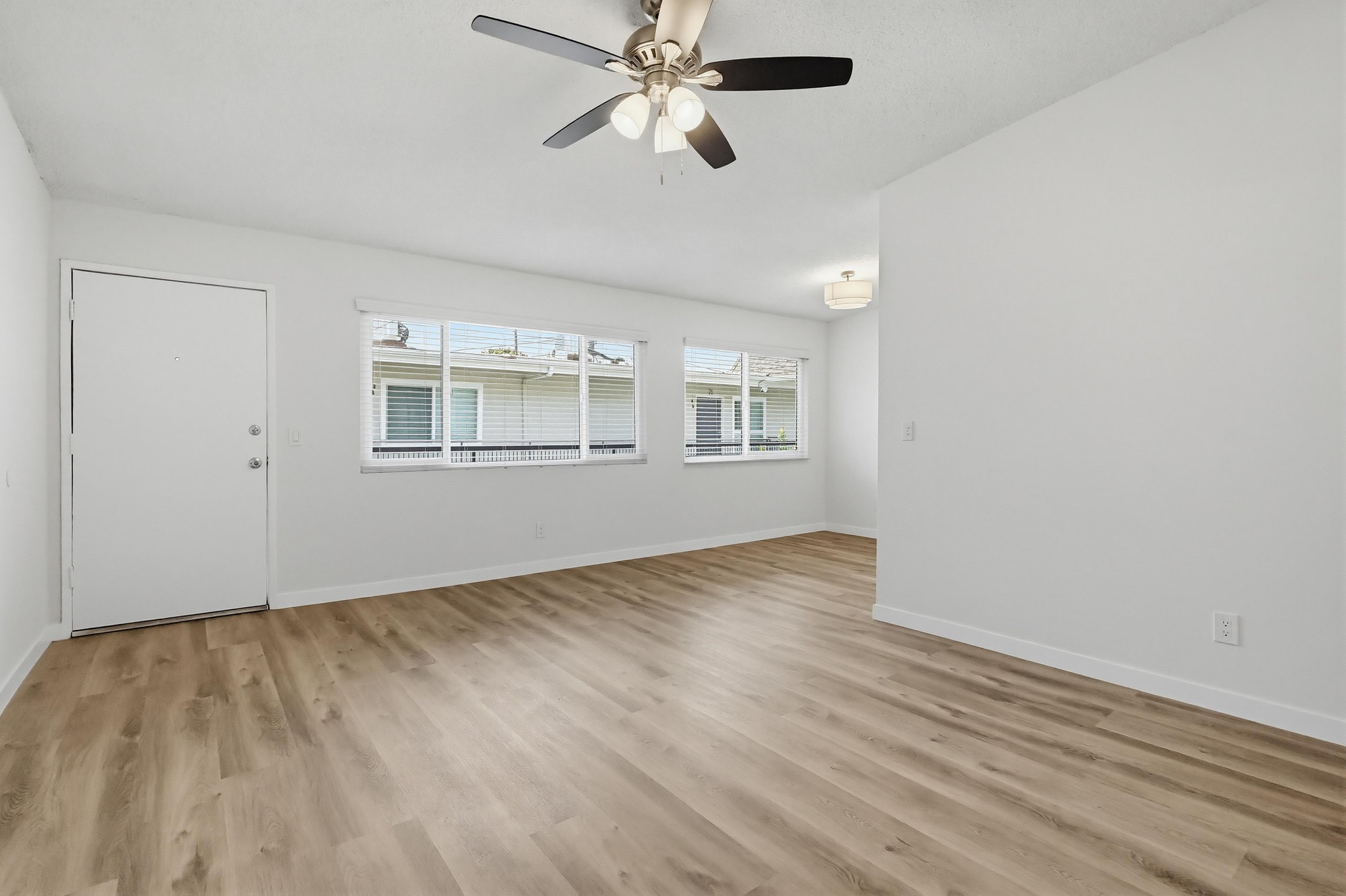 Virtual tour photo 19 of 60 for 333 W Queen St #13