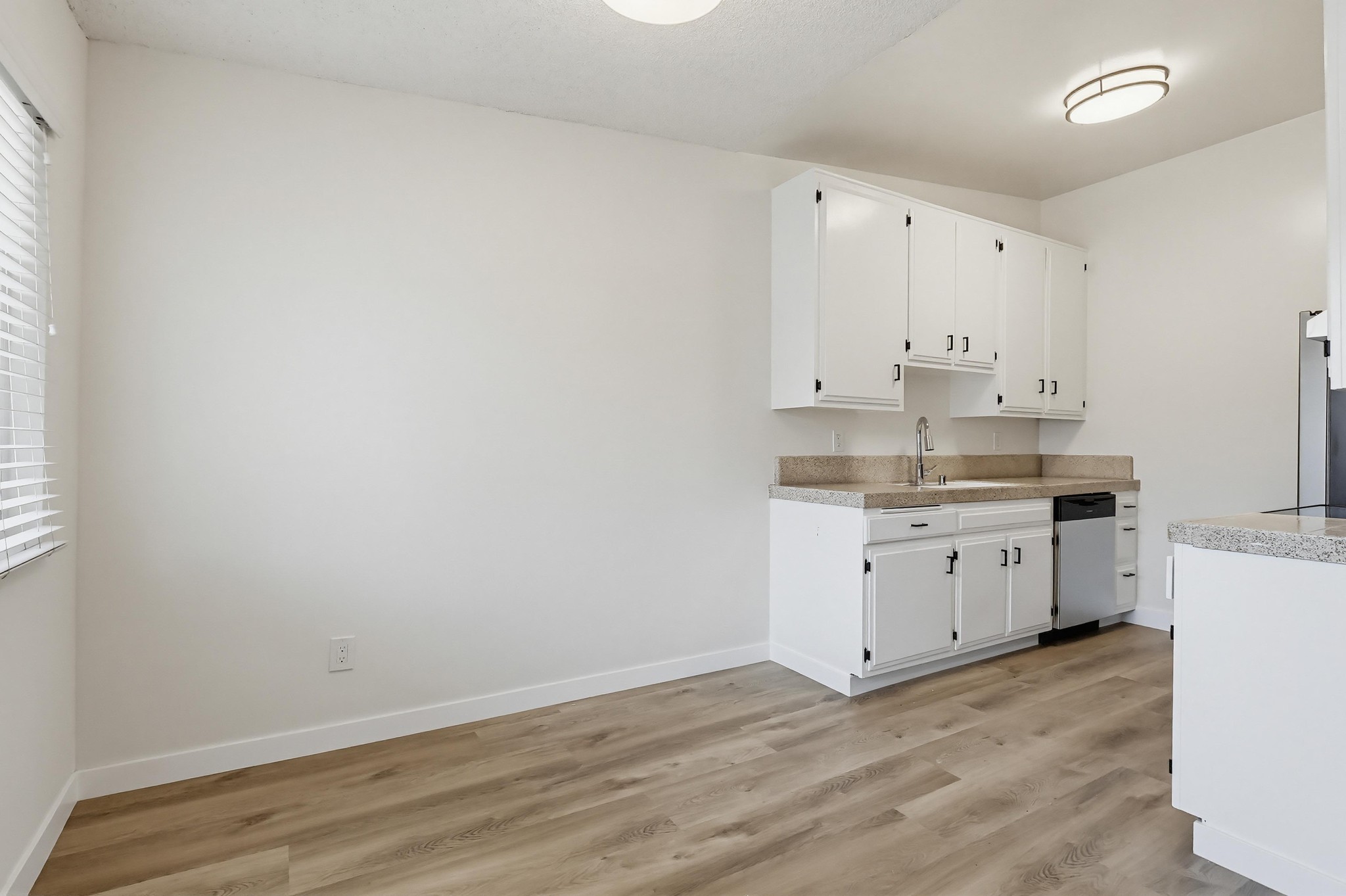 Virtual tour photo 22 of 60 for 333 W Queen St #13