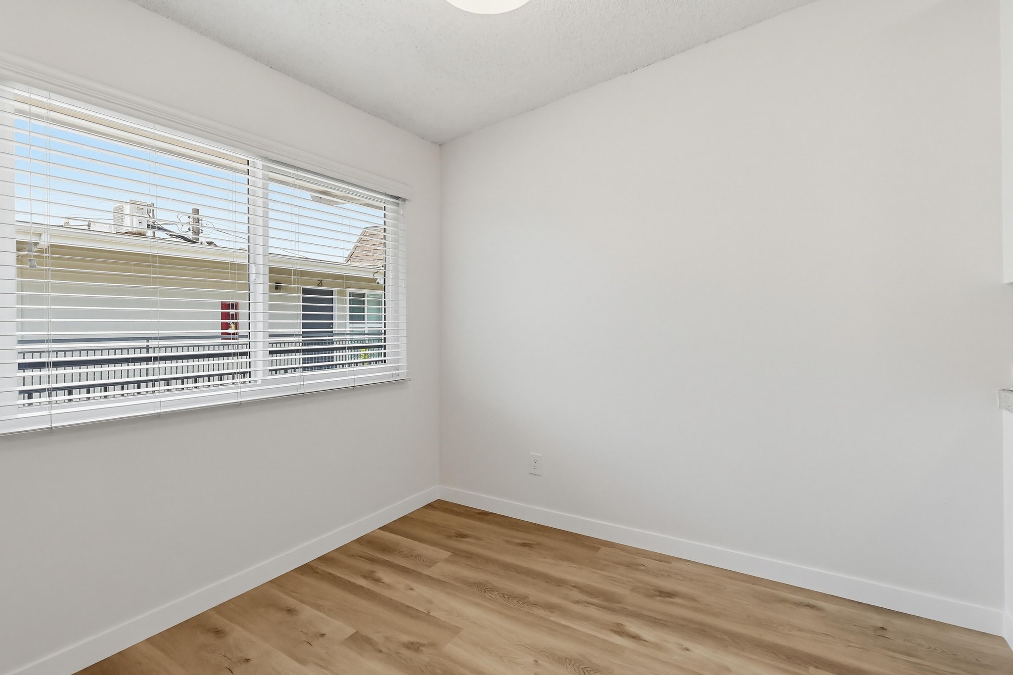 Virtual tour photo 23 of 60 for 333 W Queen St #13