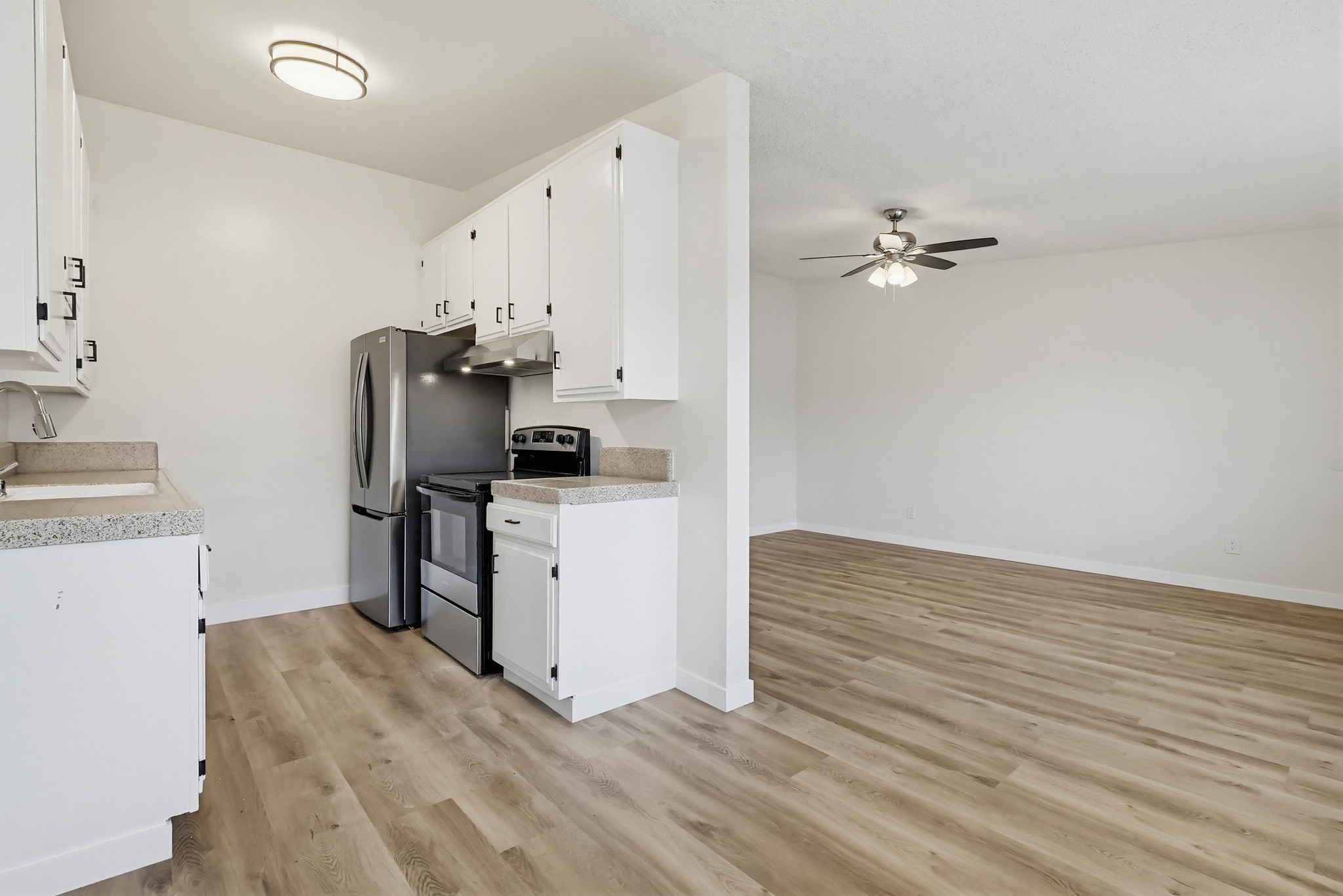 Virtual tour photo 25 of 60 for 333 W Queen St #13