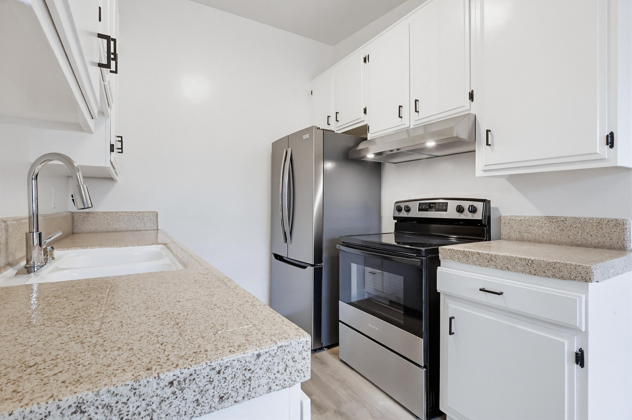 Virtual tour photo 29 of 60 for 333 W Queen St #13