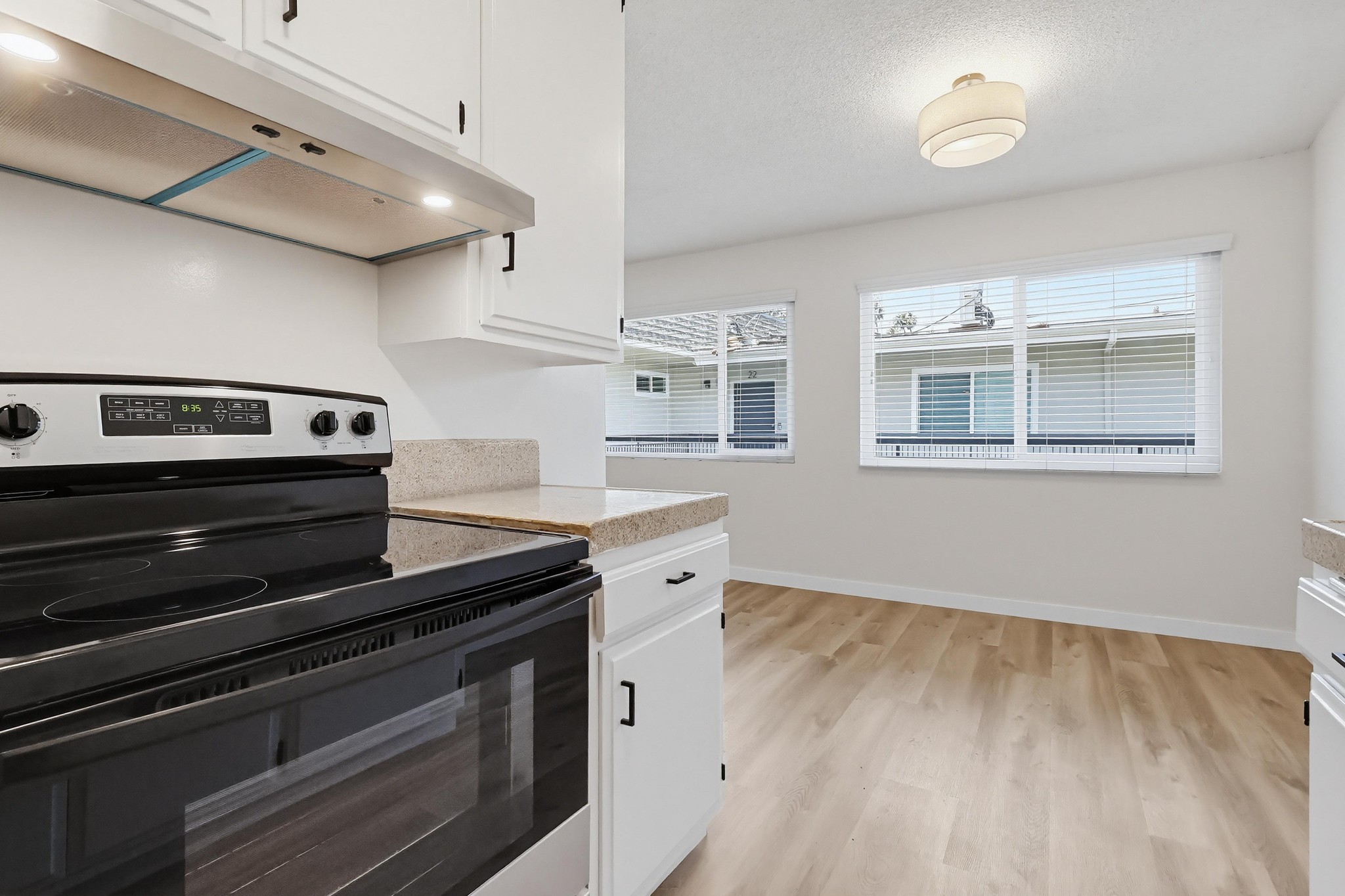 Virtual tour photo 32 of 60 for 333 W Queen St #13