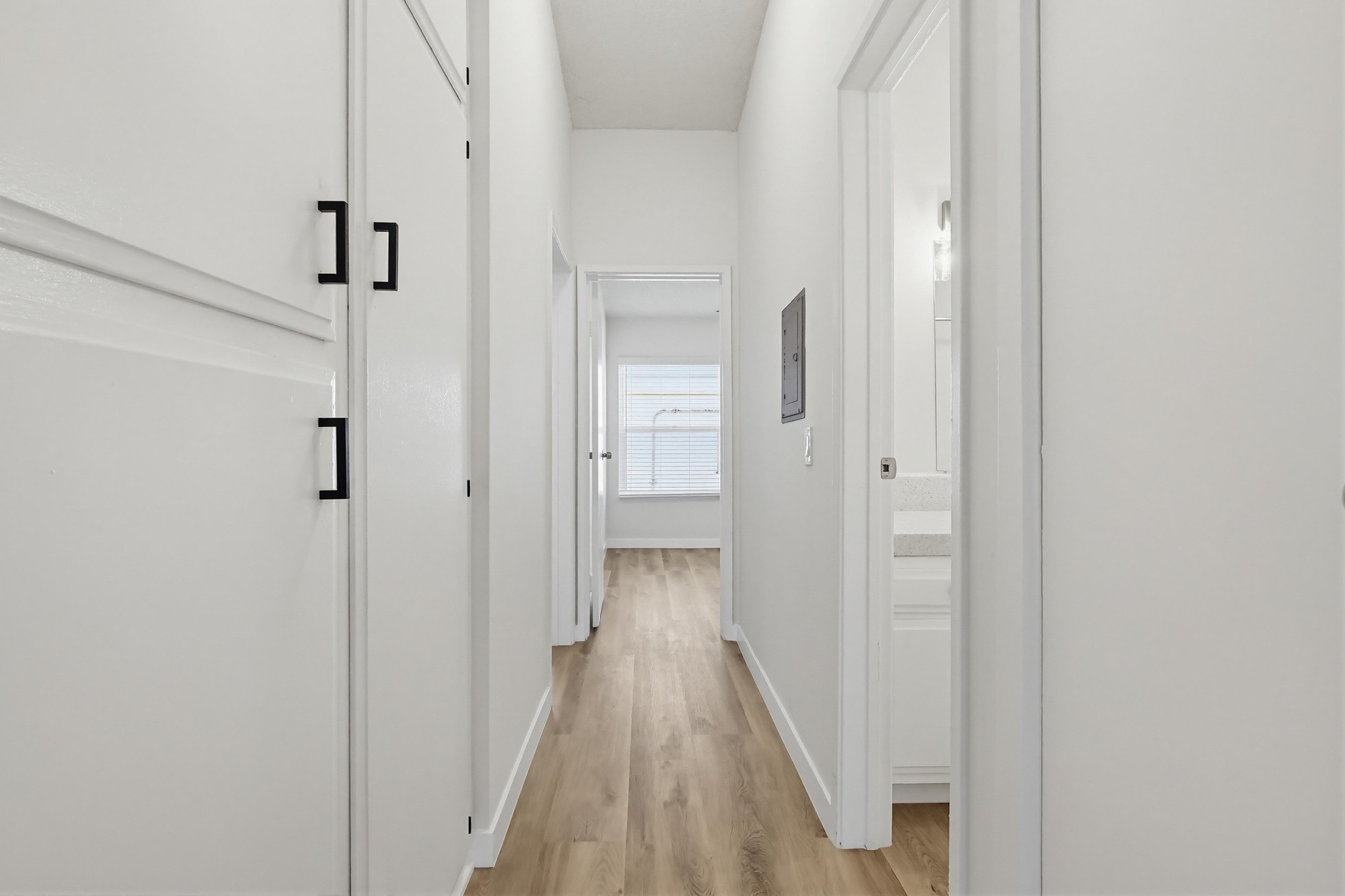 Virtual tour photo 33 of 60 for 333 W Queen St #13