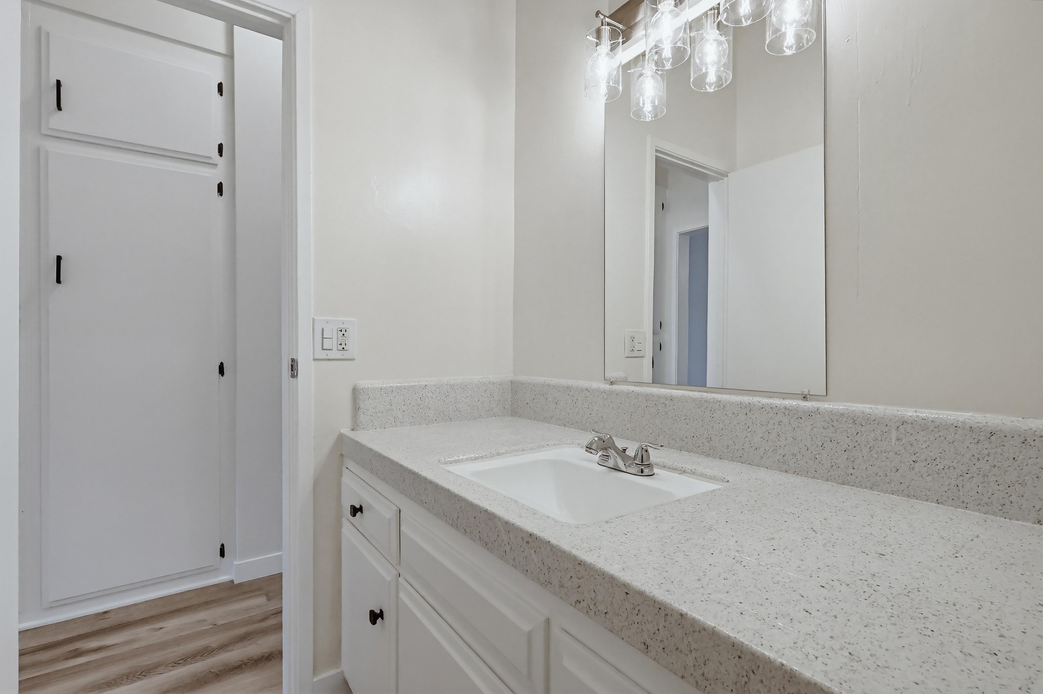 Virtual tour photo 36 of 60 for 333 W Queen St #13