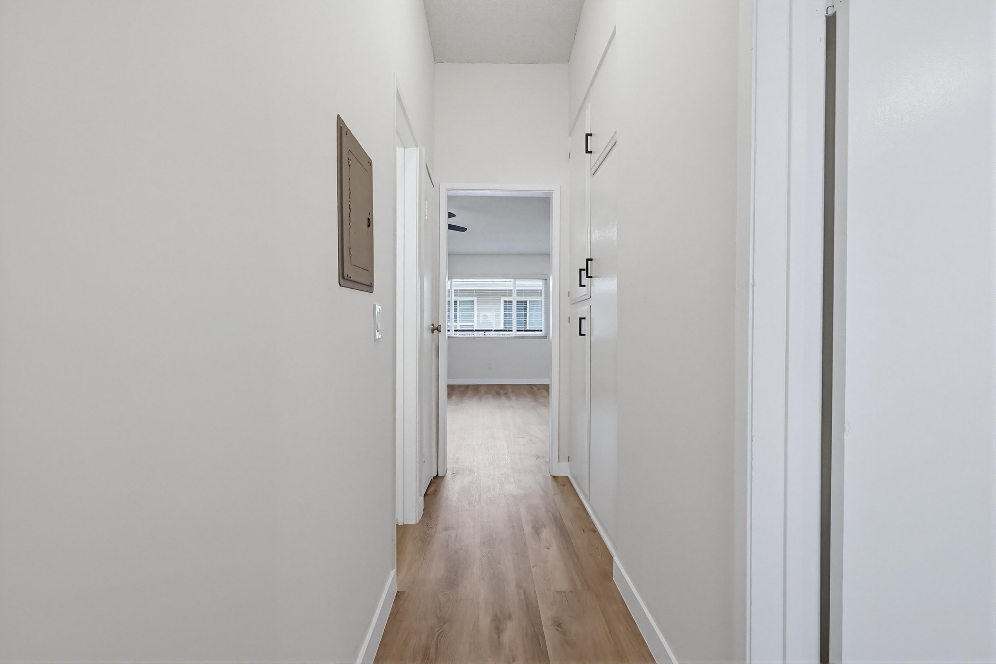 Virtual tour photo 37 of 60 for 333 W Queen St #13