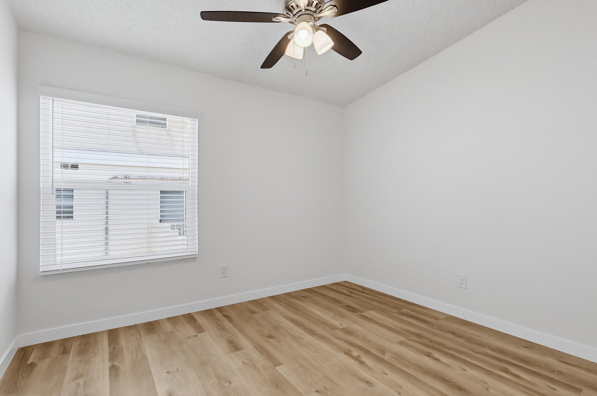 Virtual tour photo 38 of 60 for 333 W Queen St #13