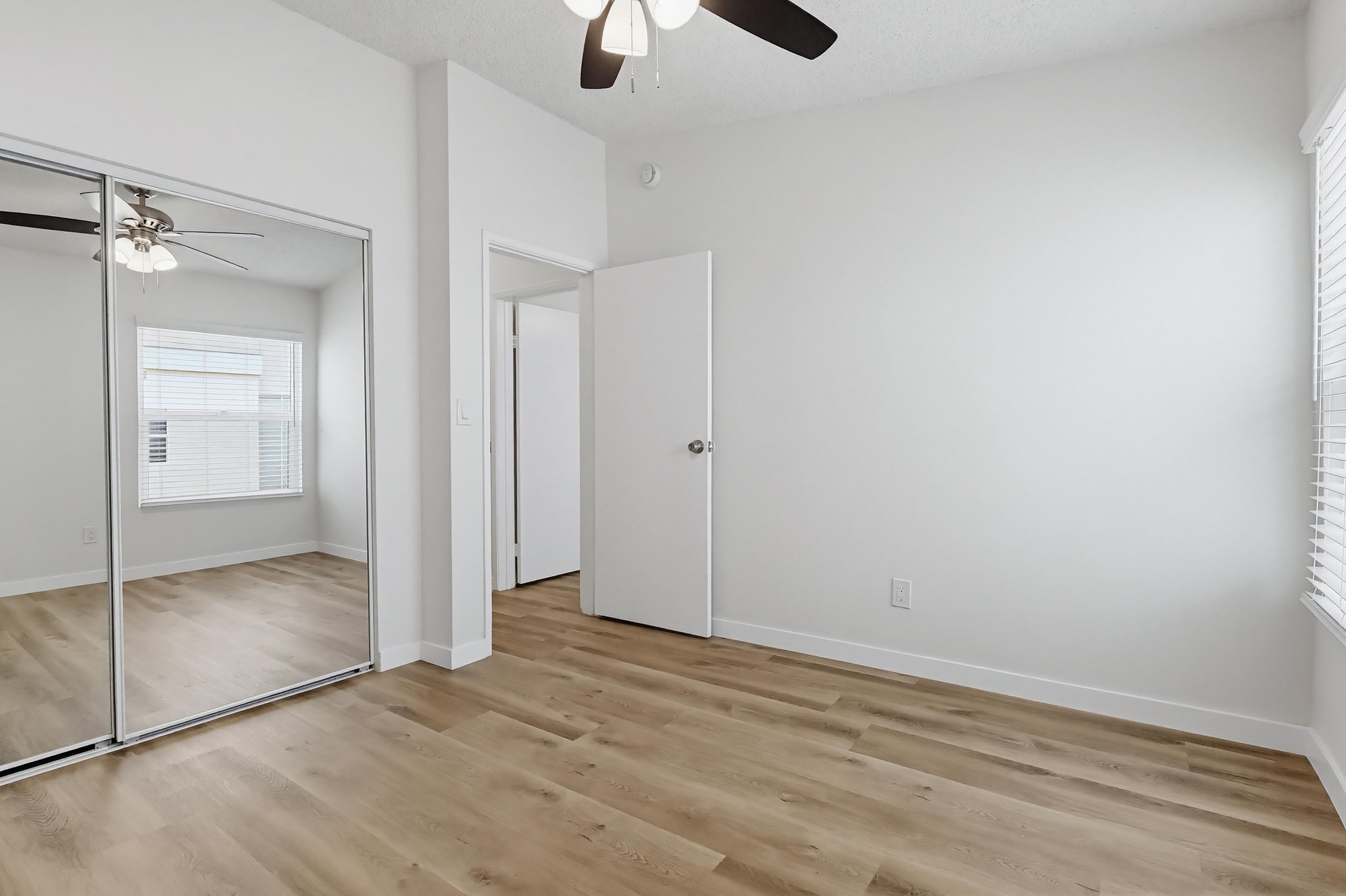 Virtual tour photo 40 of 60 for 333 W Queen St #13