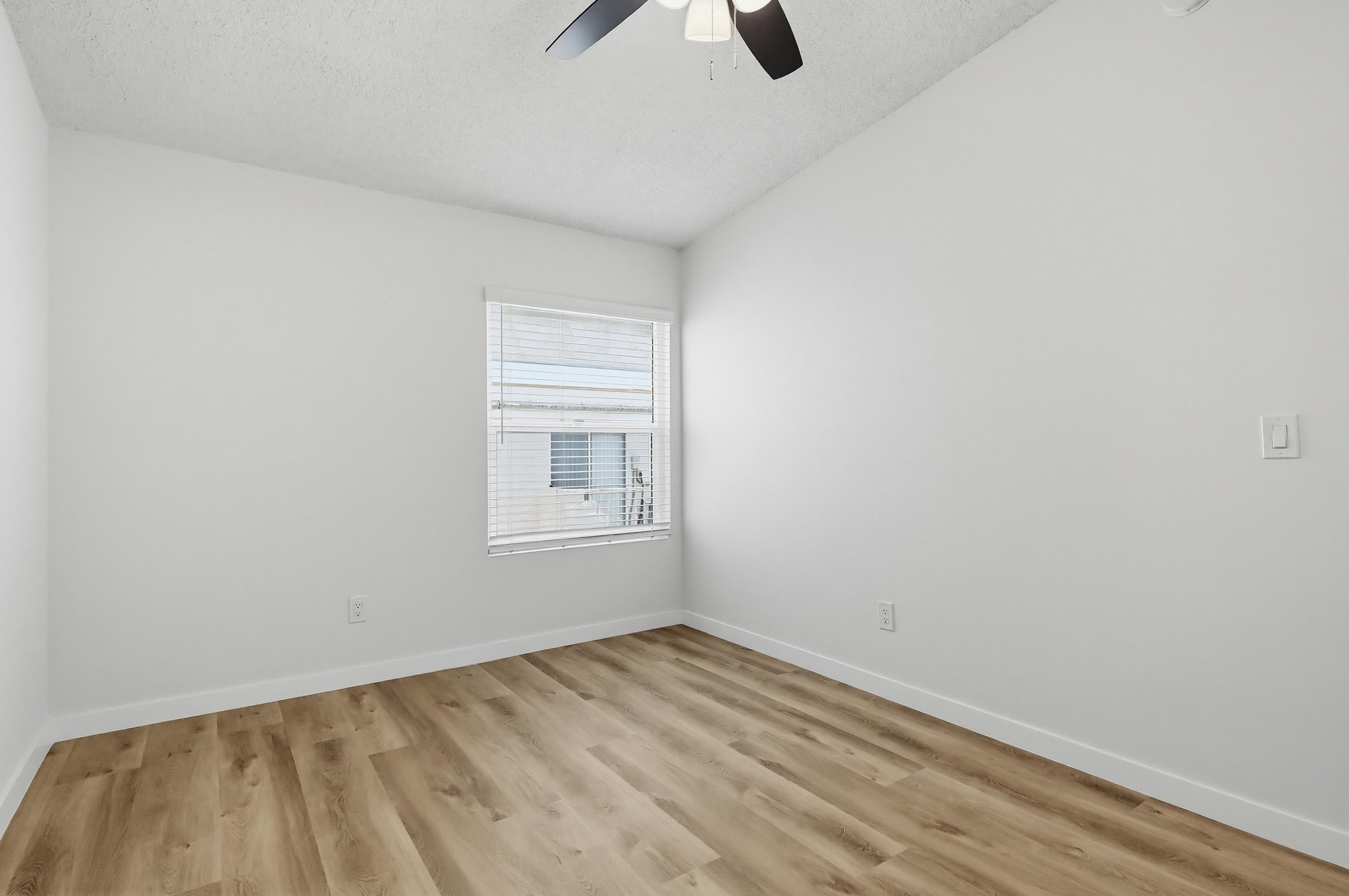 Virtual tour photo 44 of 60 for 333 W Queen St #13