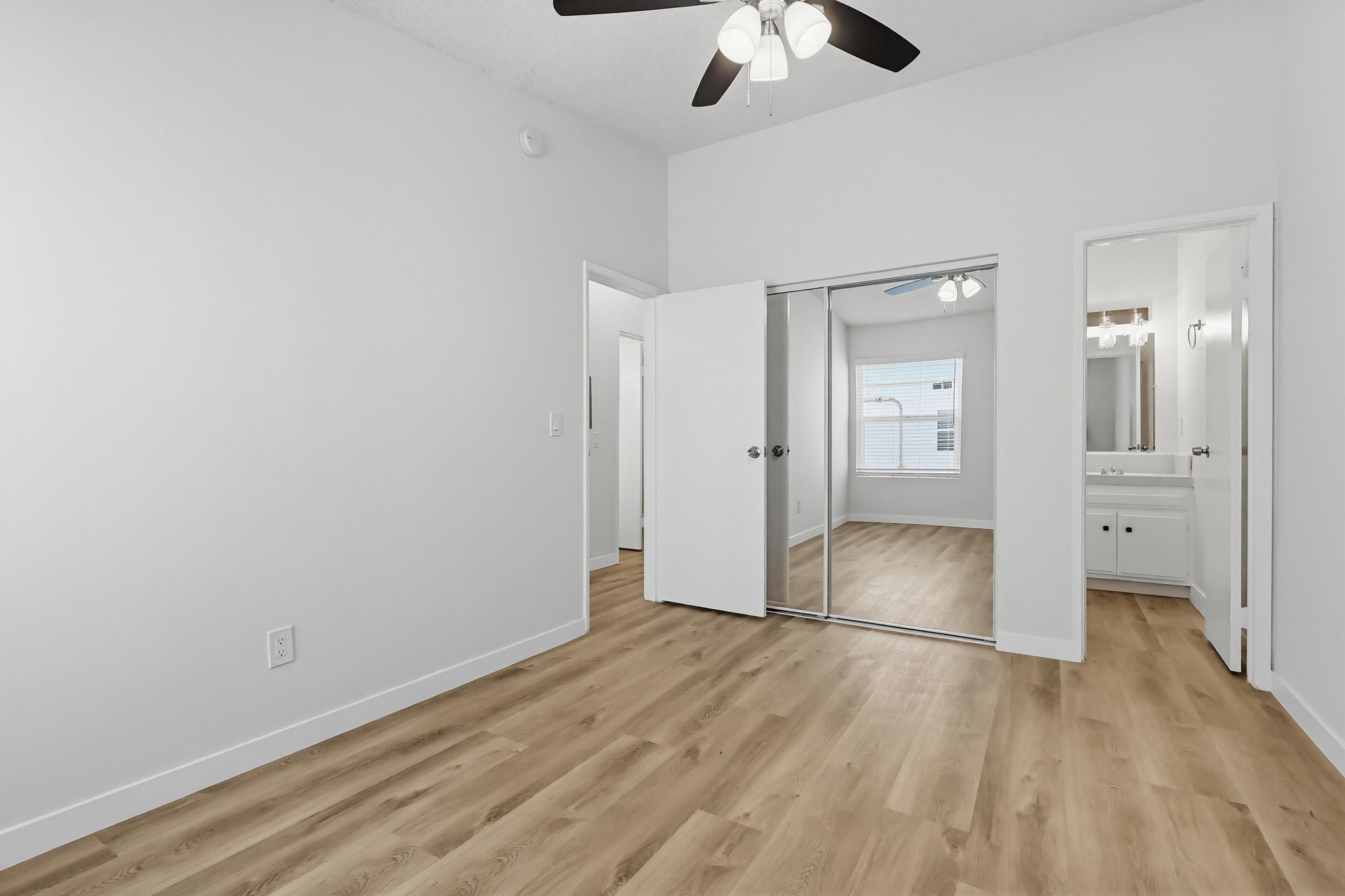 Virtual tour photo 45 of 60 for 333 W Queen St #13