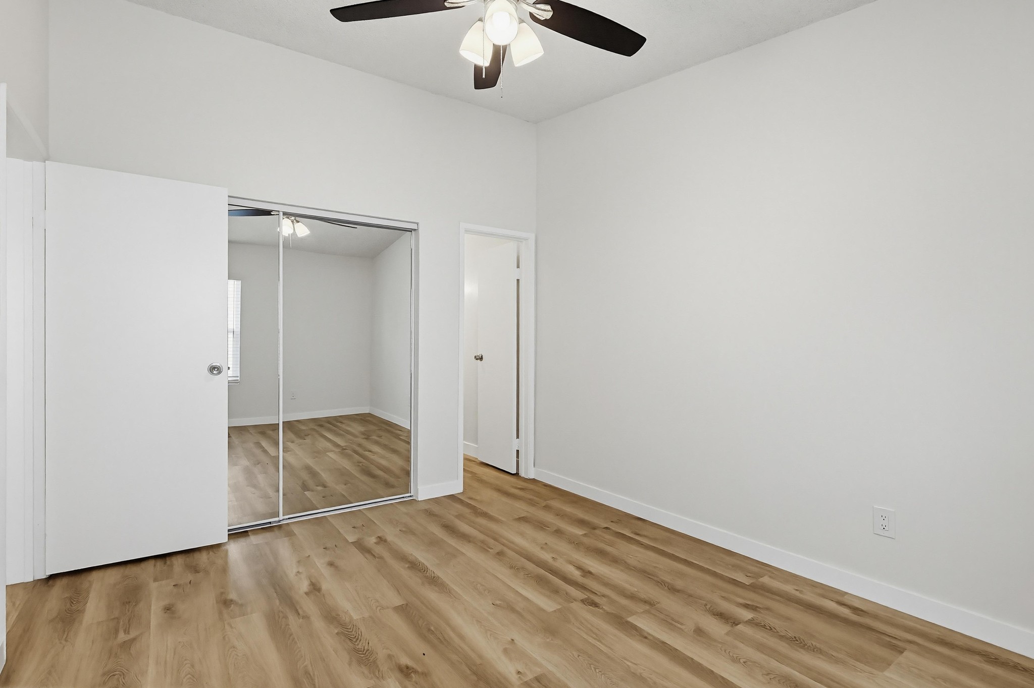 Virtual tour photo 46 of 60 for 333 W Queen St #13