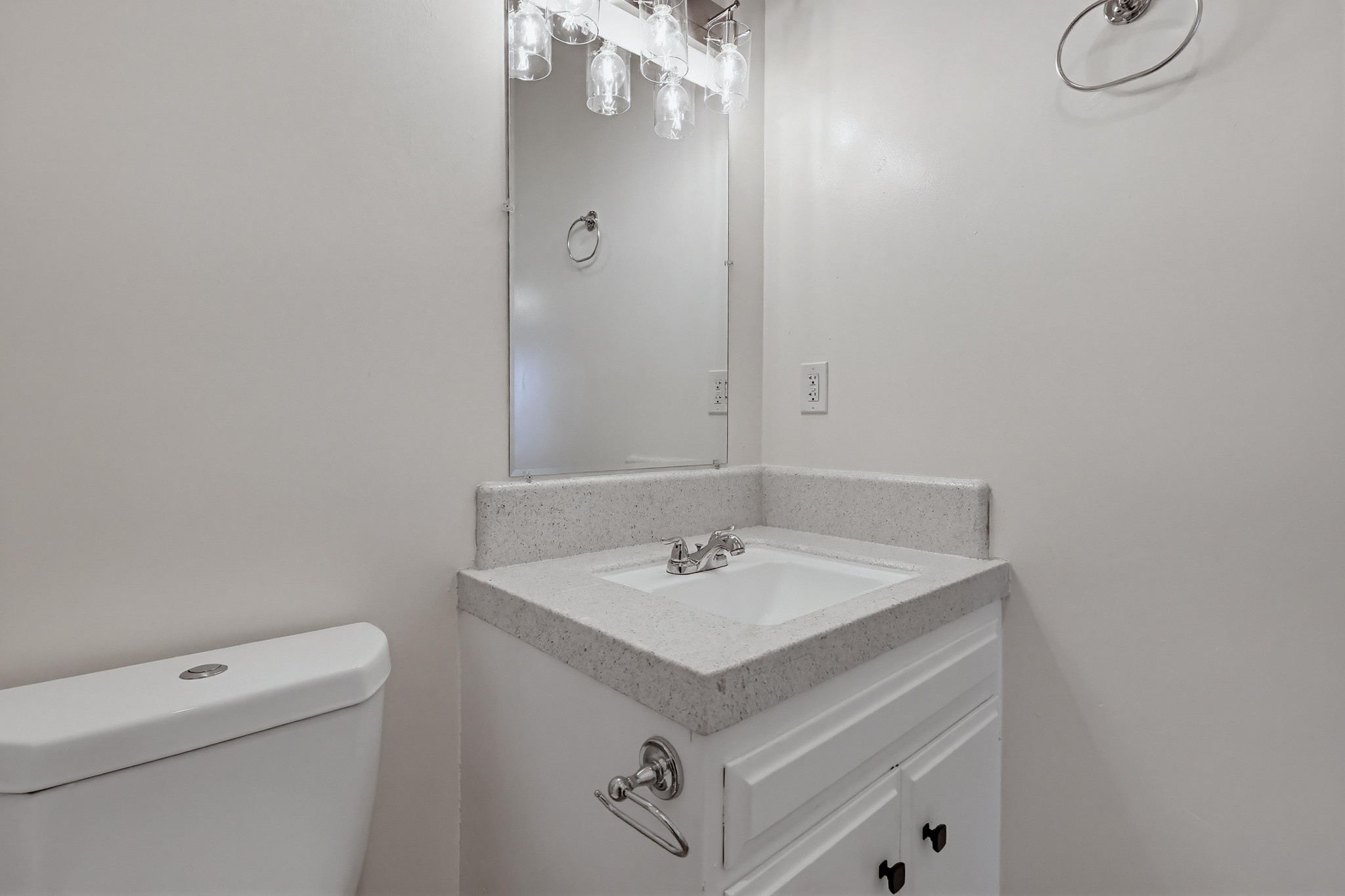 Virtual tour photo 51 of 60 for 333 W Queen St #13