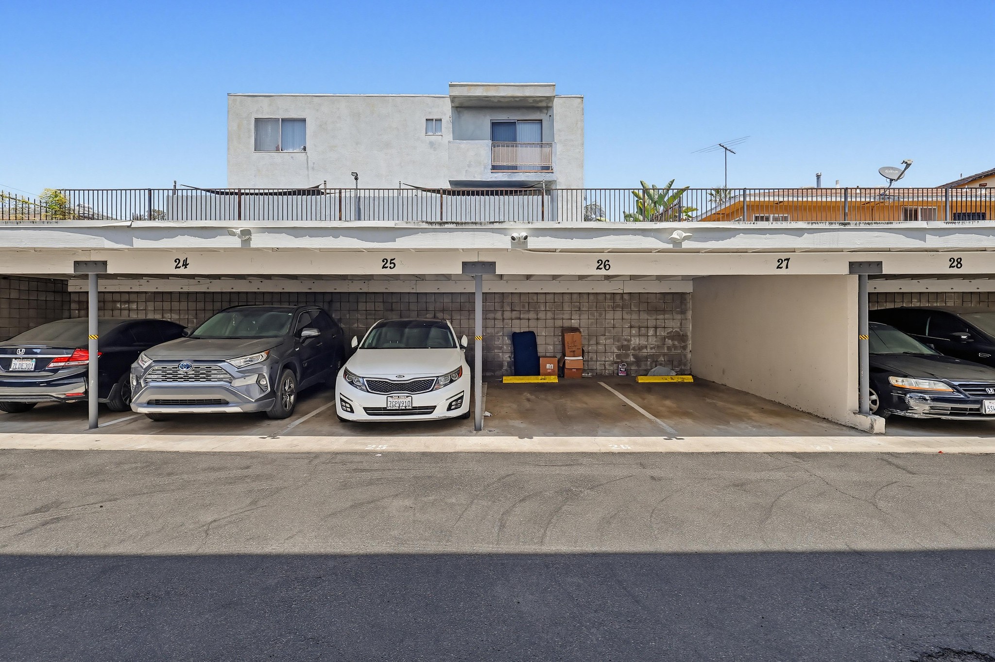 Virtual tour photo 56 of 60 for 333 W Queen St #13