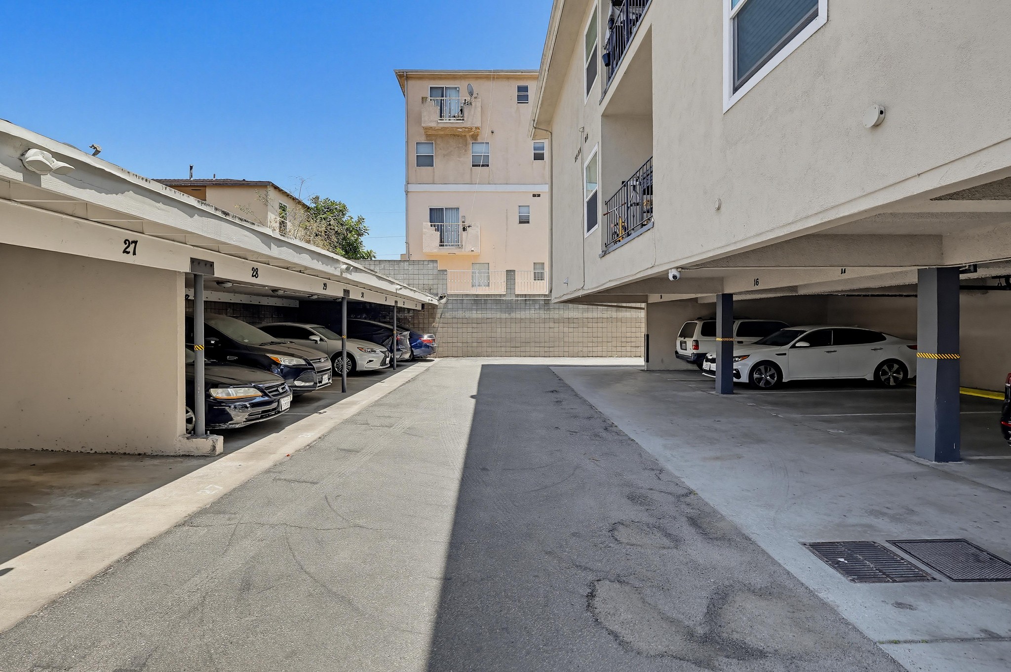 Virtual tour photo 57 of 60 for 333 W Queen St #13