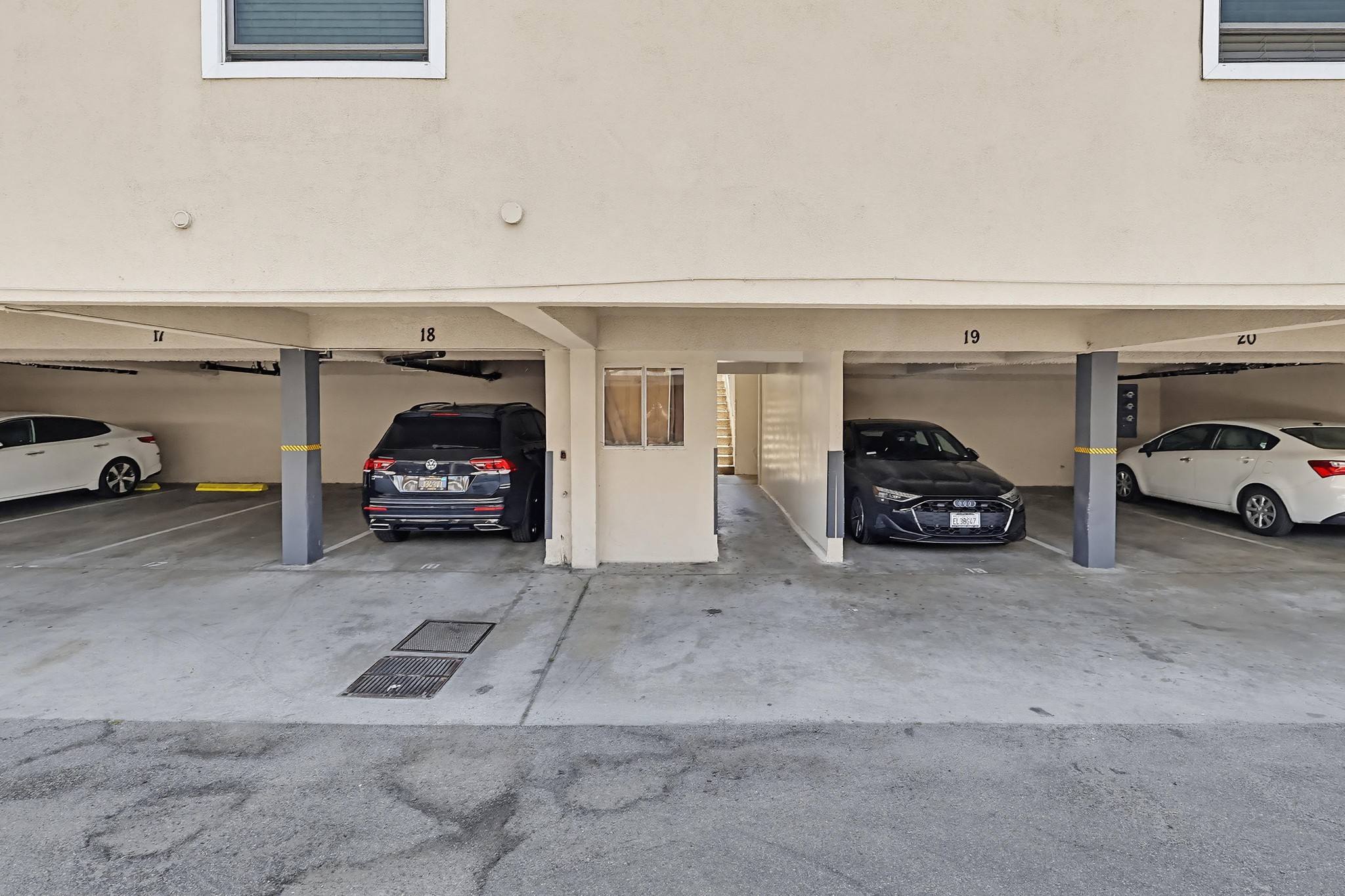 Virtual tour photo 58 of 60 for 333 W Queen St #13