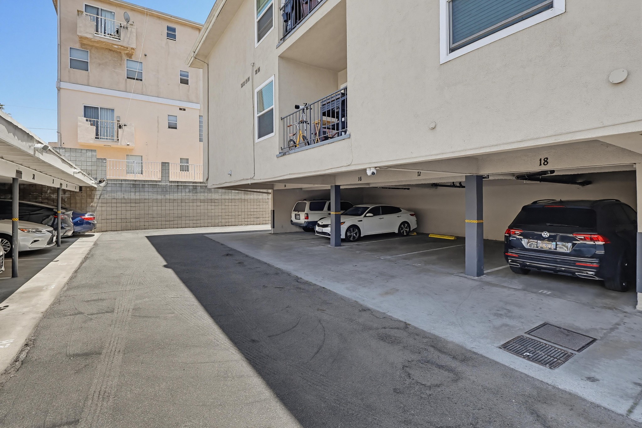 Virtual tour photo 59 of 60 for 333 W Queen St #13