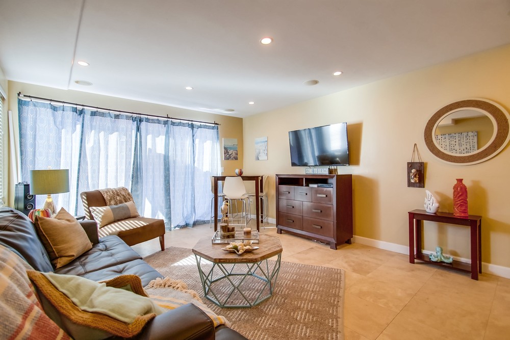 Virtual tour photo 5 of 42 for 3333 Ocean Front Walk #1