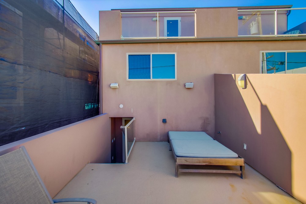 Virtual tour photo 40 of 42 for 3333 Ocean Front Walk #1