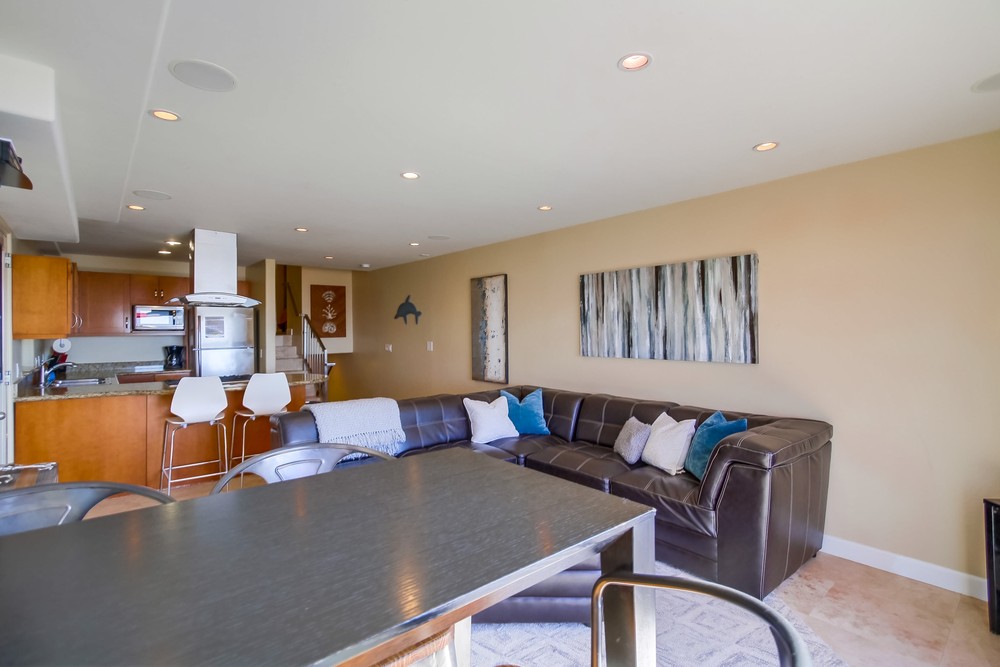 Virtual tour photo 27 of 51 for 3333 Ocean Front Walk #2