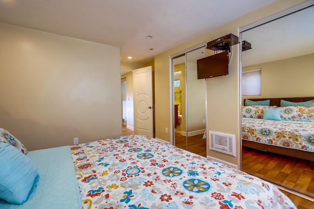 Virtual tour photo 44 of 80 for 3333 Ocean Front Walk #4