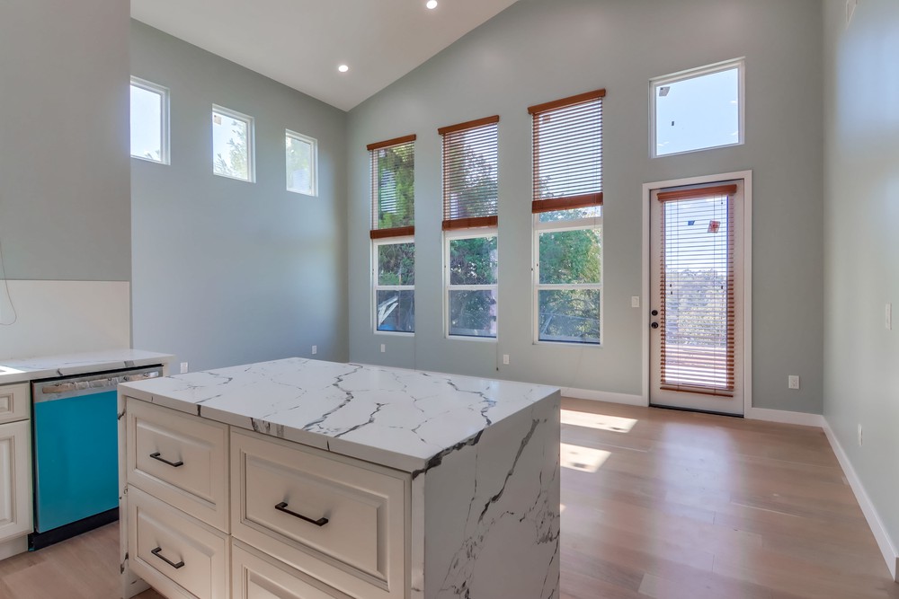 Virtual tour photo 15 of 48 for 3334 Altadena Ave