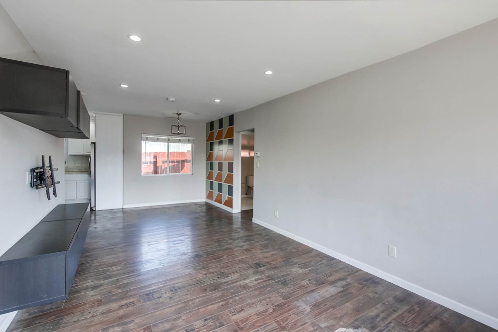 Virtual tour photo 8 of 37 for 3334 Lincoln Ave