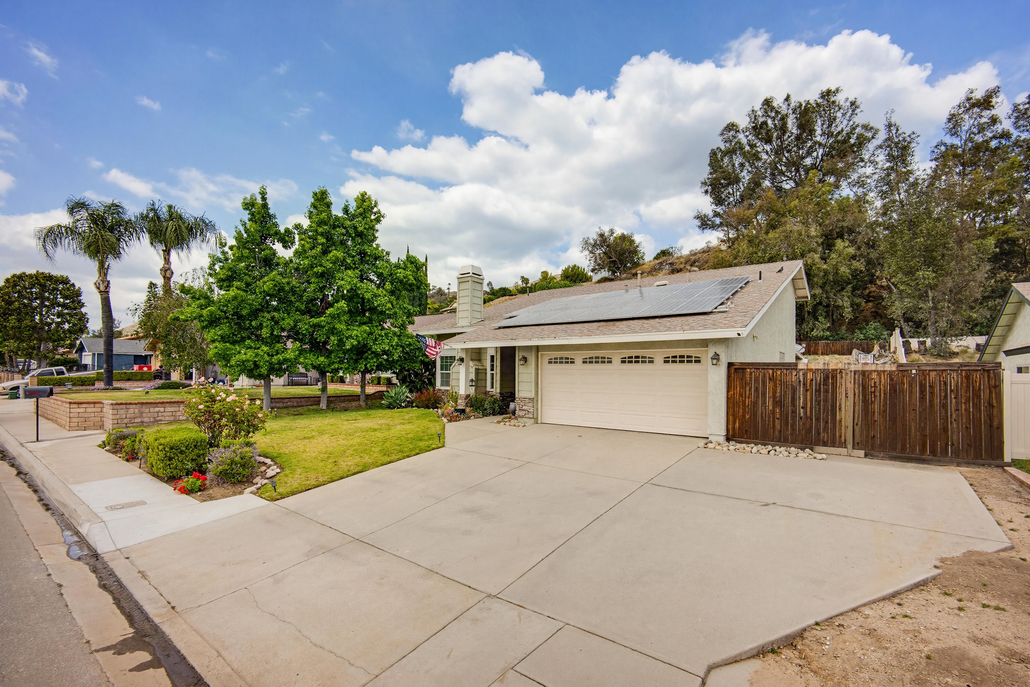 Virtual tour photo 5 of 38 for 3340 Lynwood Dr