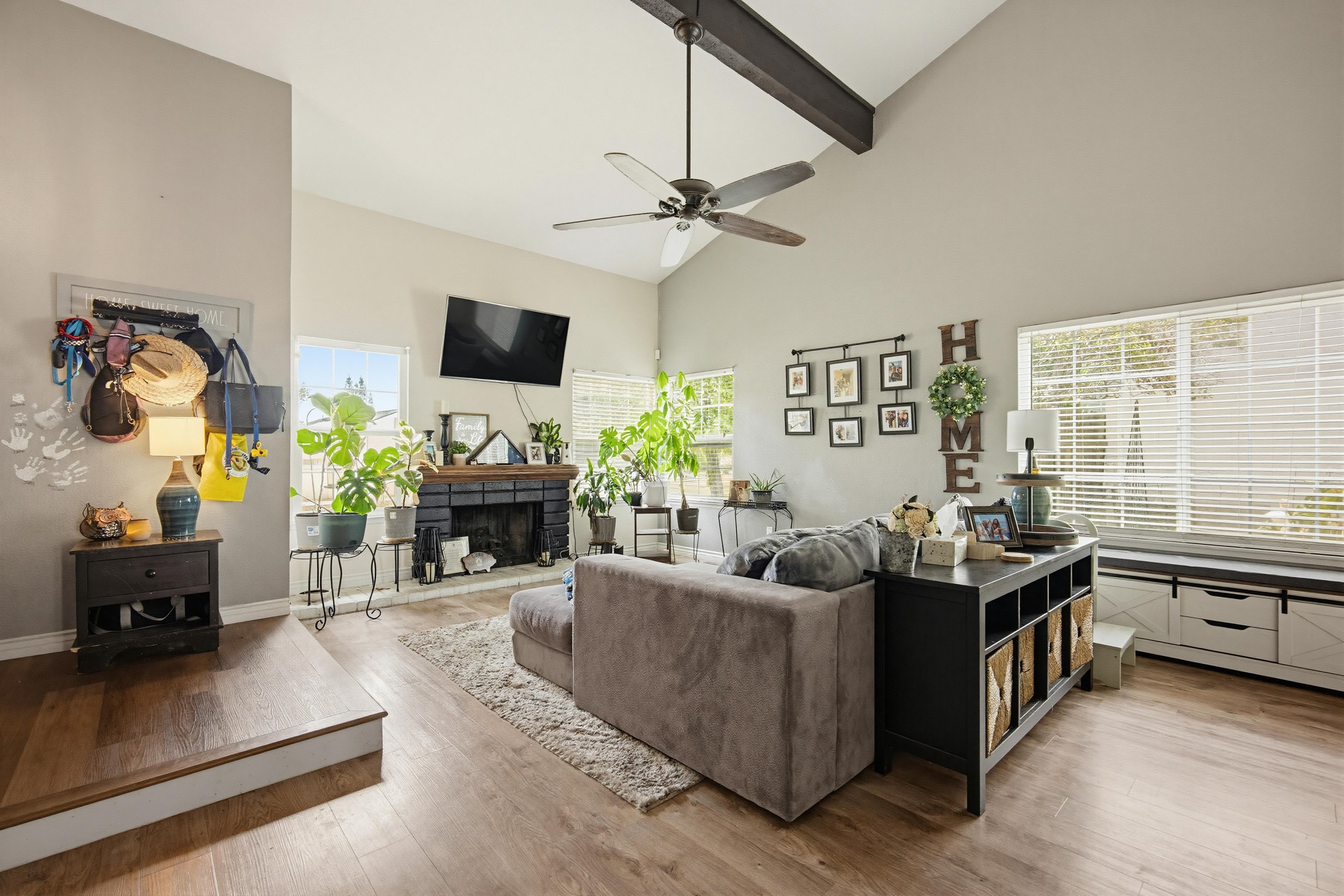 Virtual tour photo 9 of 38 for 3340 Lynwood Dr