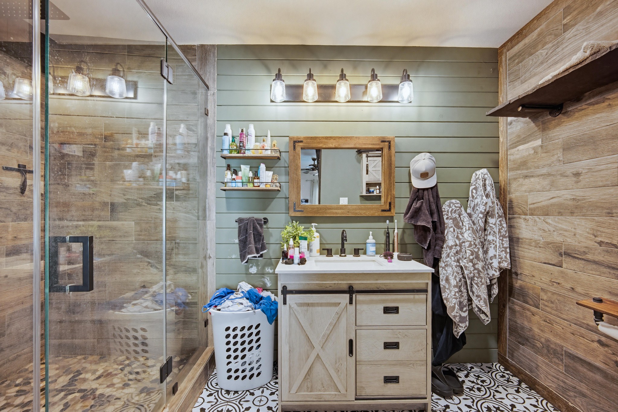Virtual tour photo 19 of 38 for 3340 Lynwood Dr