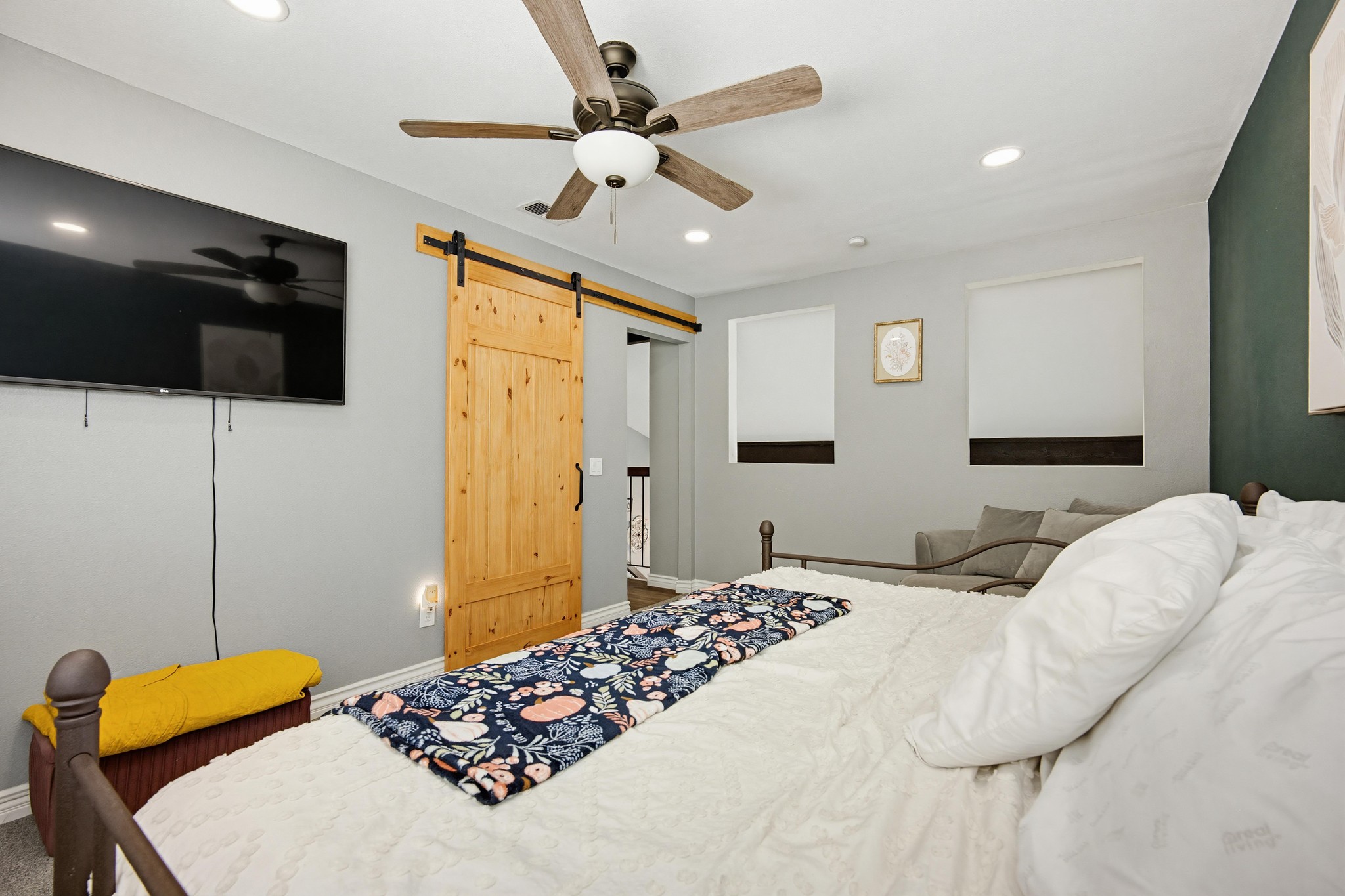 Virtual tour photo 23 of 38 for 3340 Lynwood Dr