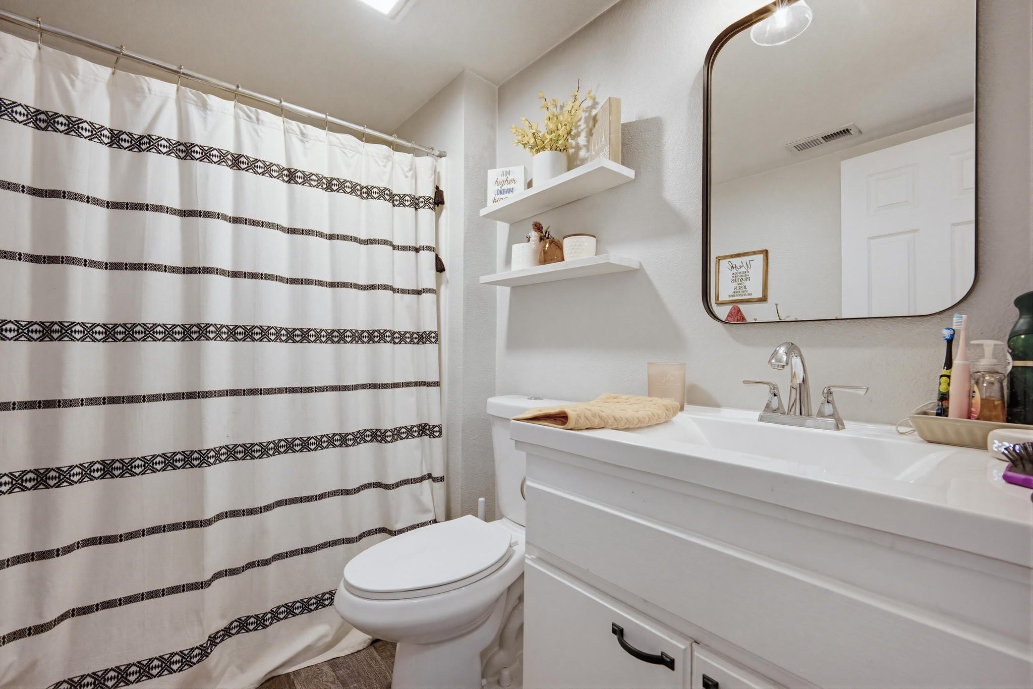 Virtual tour photo 26 of 38 for 3340 Lynwood Dr