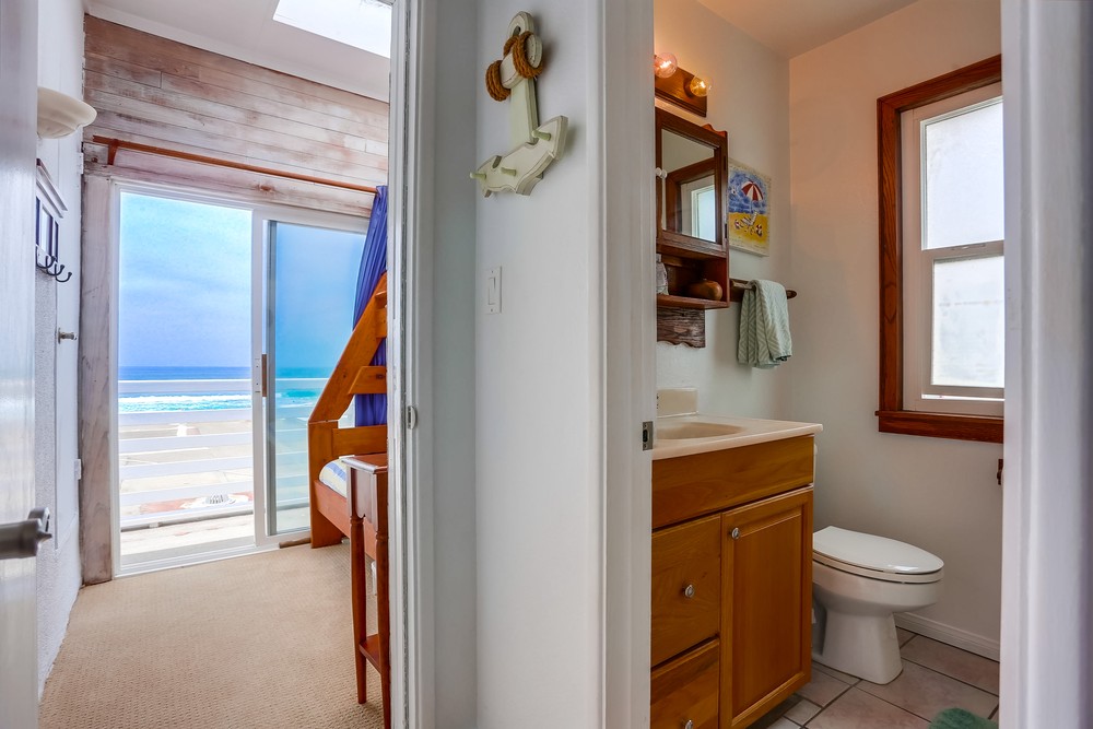 Virtual tour photo 32 of 43 for 3355 Ocean Front Walk