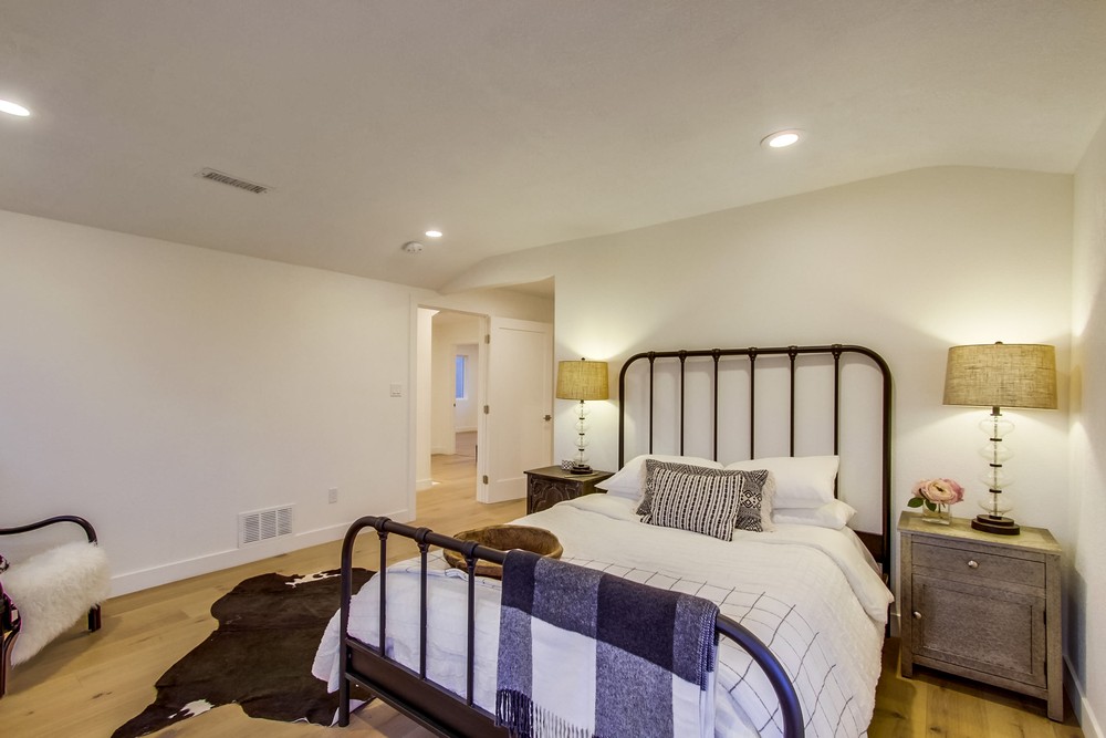 Virtual tour photo 36 of 78 for 3357 State St