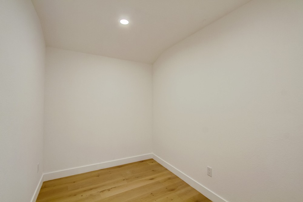 Virtual tour photo 41 of 78 for 3357 State St
