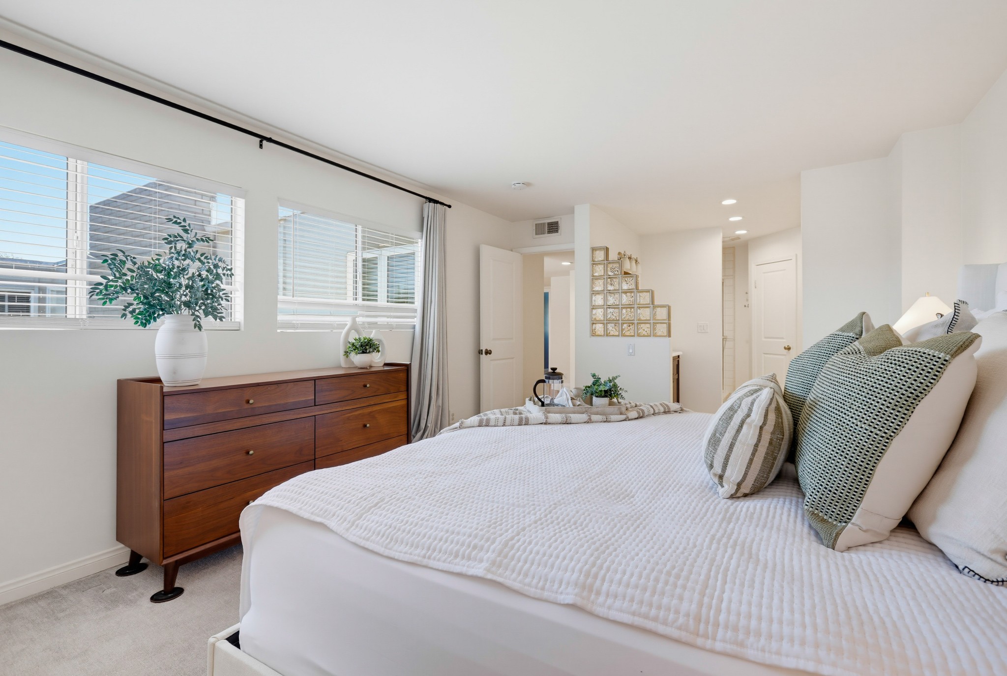 Virtual tour photo 39 of 73 for 336 Tours Ln