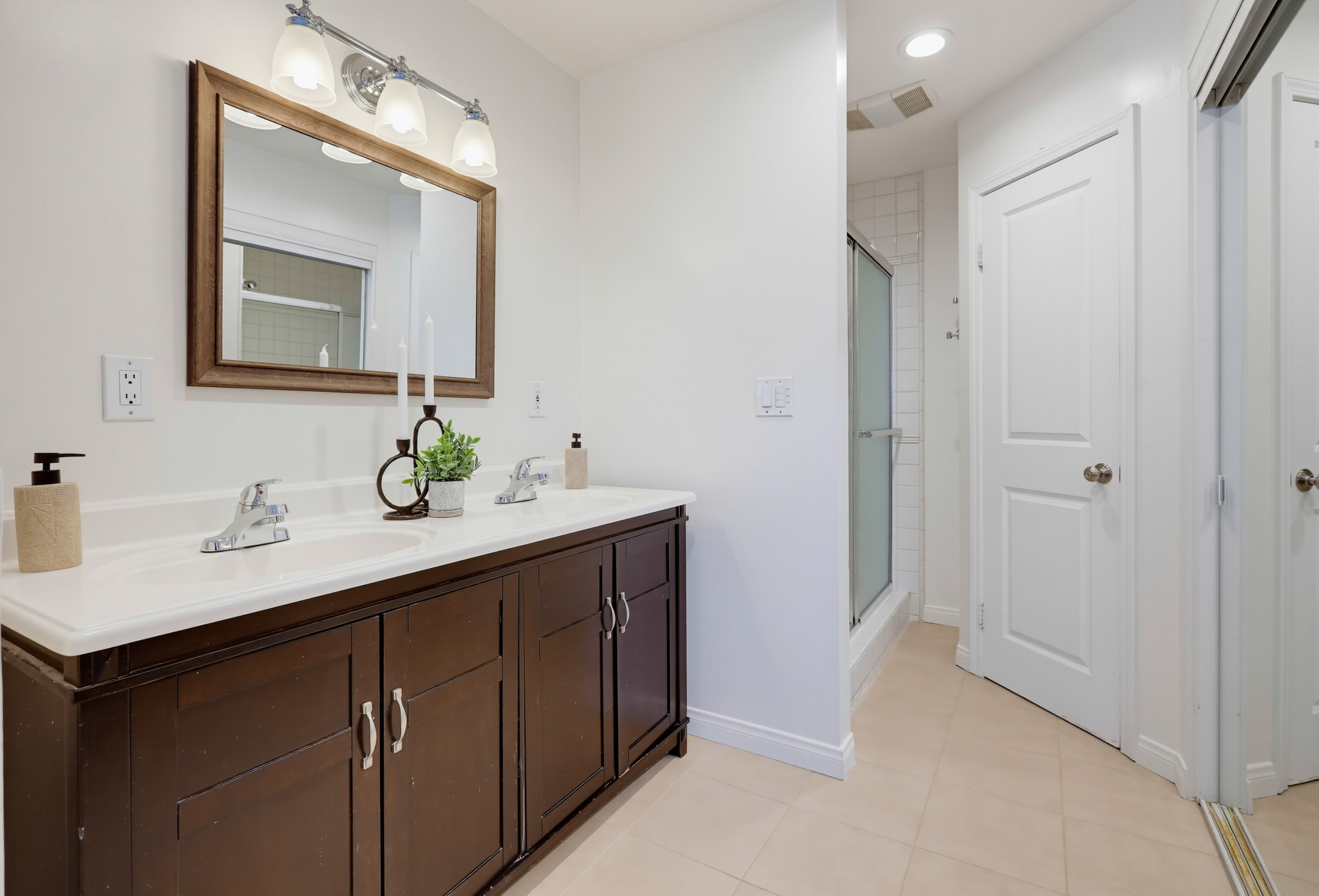 Virtual tour photo 41 of 73 for 336 Tours Ln