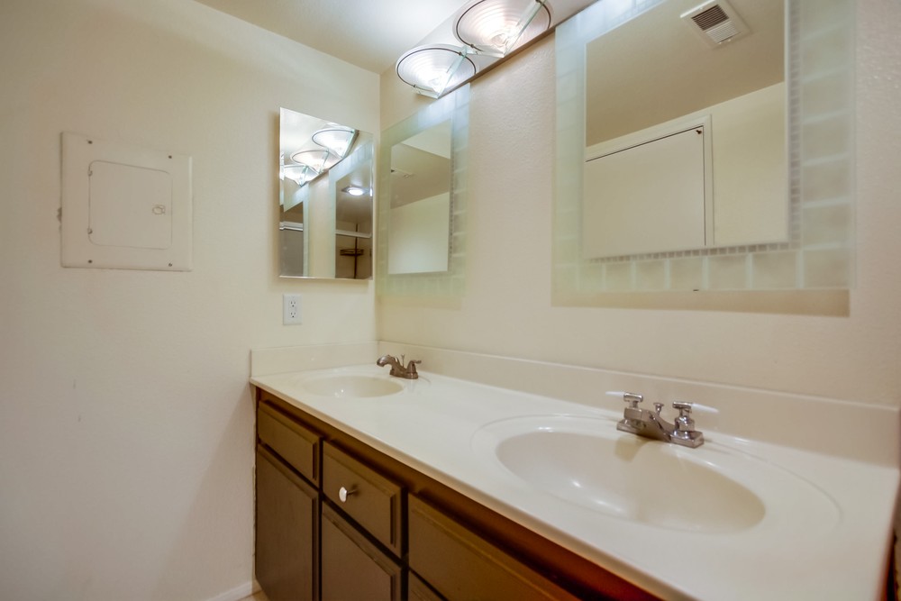 Virtual tour photo 30 of 54 for 3360 Cherokee Ave #28