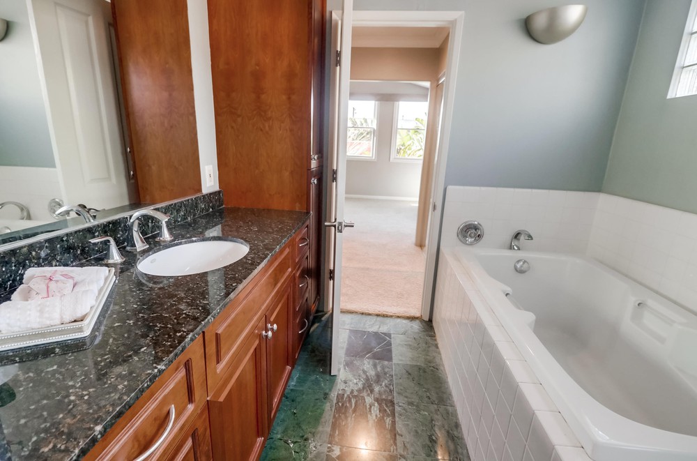 Virtual tour photo 30 of 54 for 3360 Chicago St