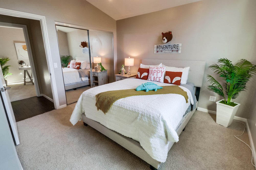 Virtual tour photo 35 of 54 for 3360 Chicago St