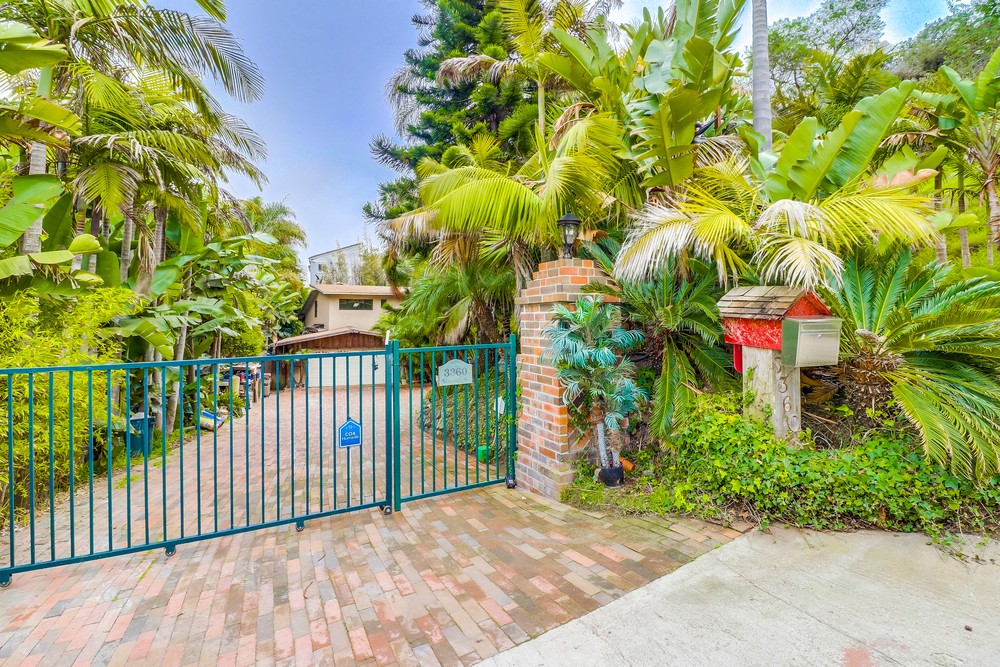 Virtual tour photo 1 of 60 for 3360 Martinez St