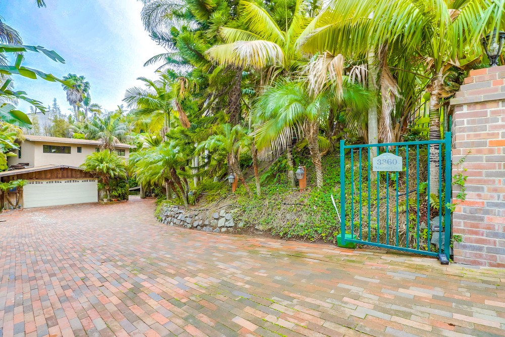 Virtual tour photo 3 of 60 for 3360 Martinez St