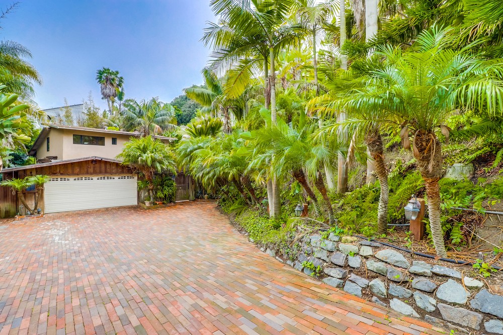 Virtual tour photo 4 of 60 for 3360 Martinez St