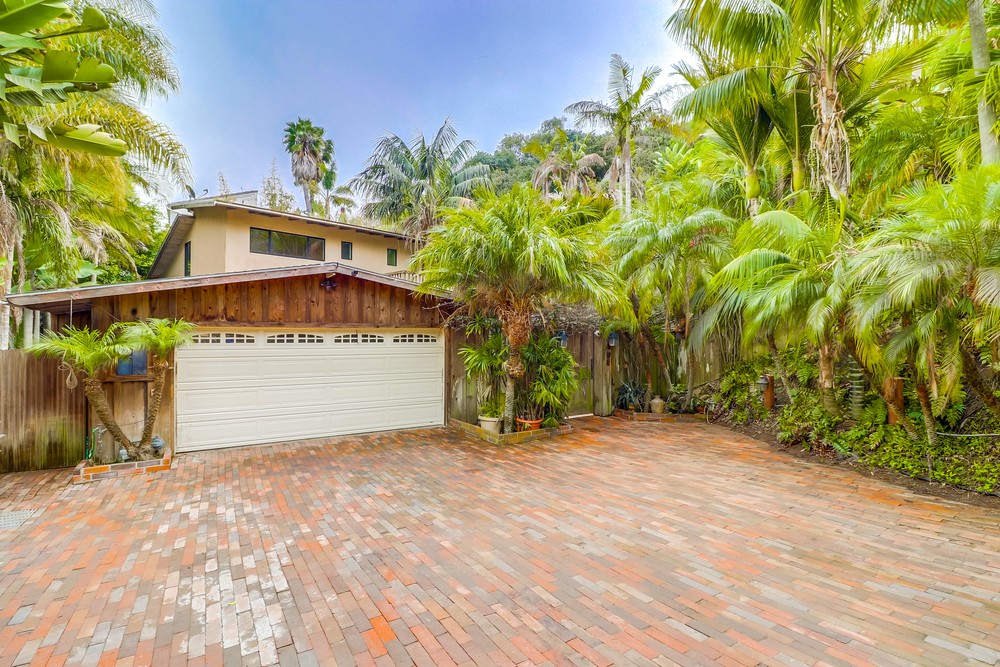 Virtual tour photo 5 of 60 for 3360 Martinez St
