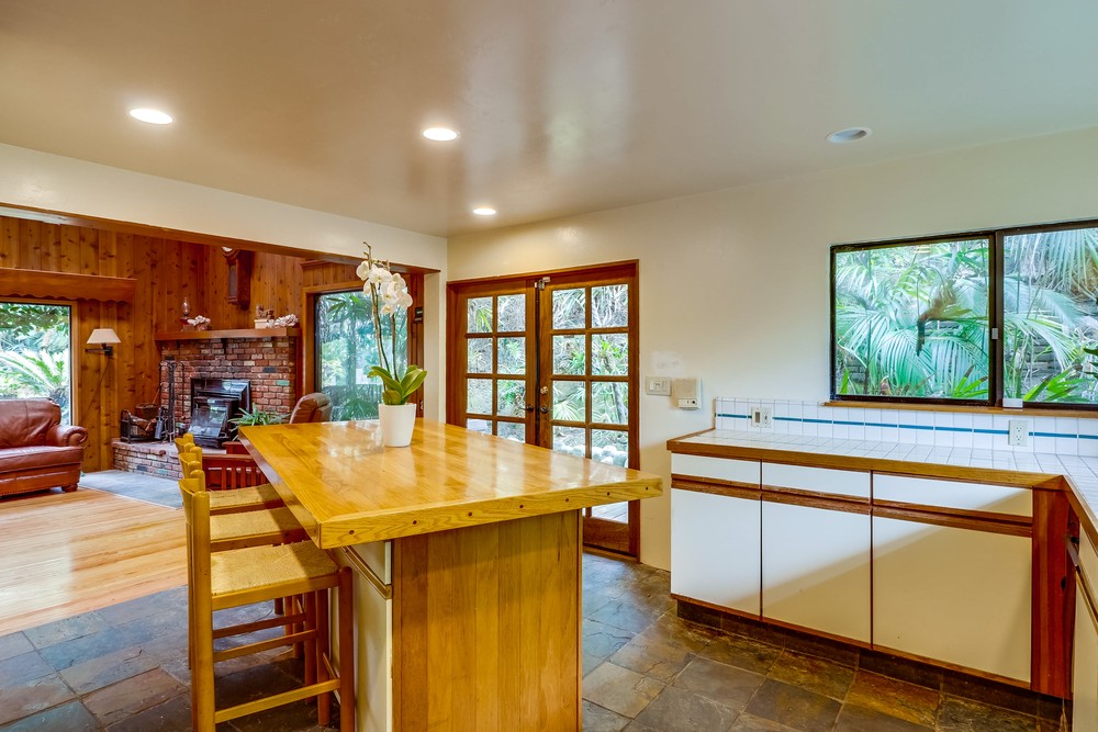 Virtual tour photo 25 of 60 for 3360 Martinez St