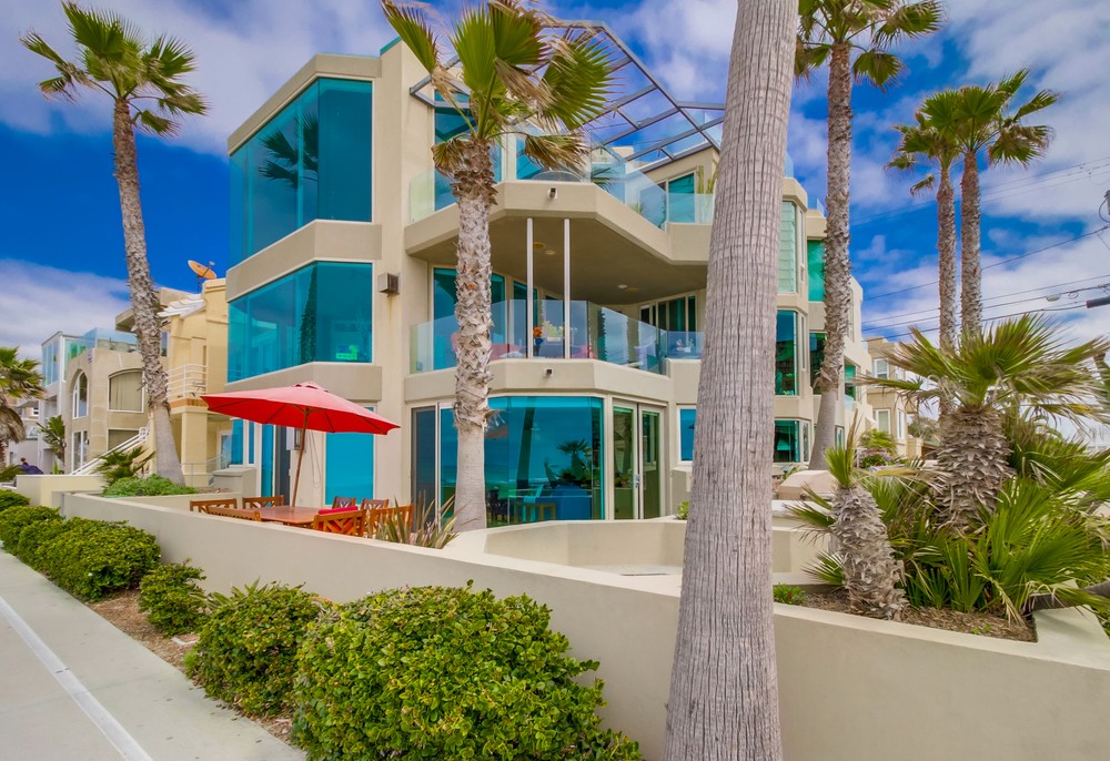 Virtual tour photo 3 of 48 for 3373 Ocean Front Walk