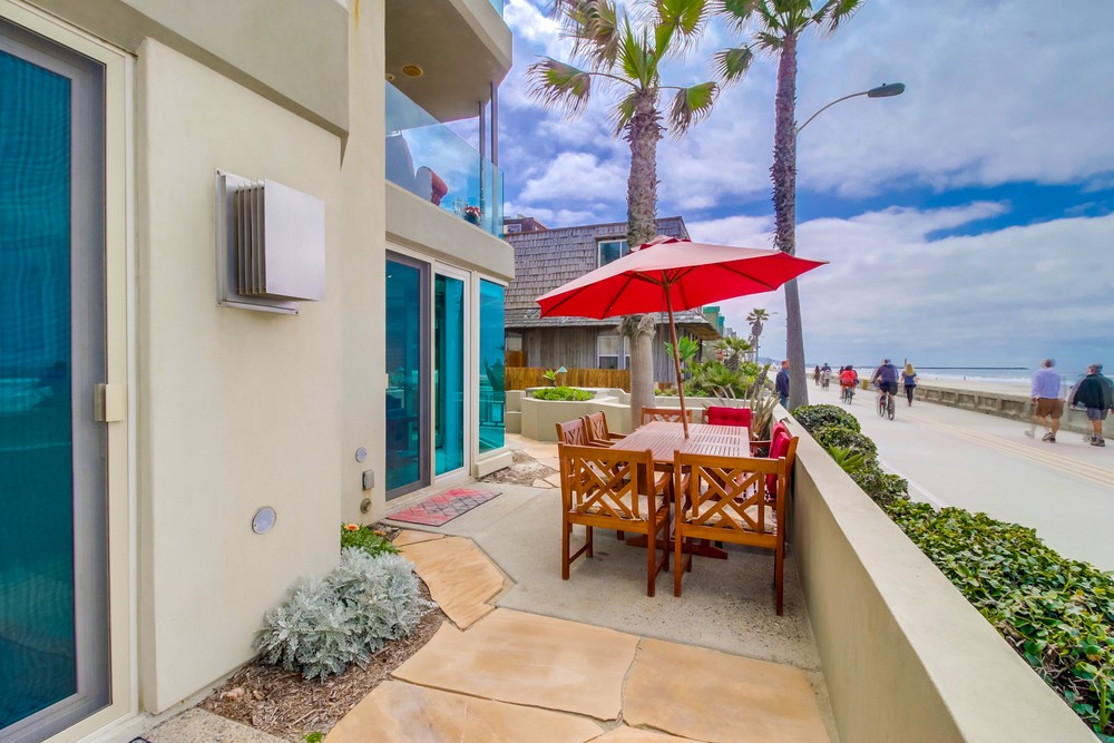 Virtual tour photo 10 of 48 for 3373 Ocean Front Walk