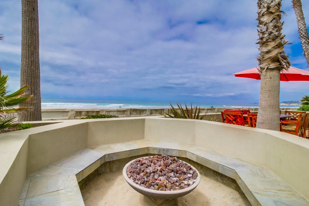 Virtual tour photo 16 of 48 for 3373 Ocean Front Walk
