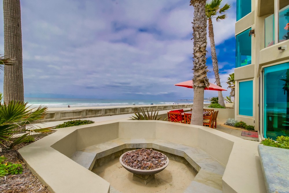 Virtual tour photo 17 of 48 for 3373 Ocean Front Walk