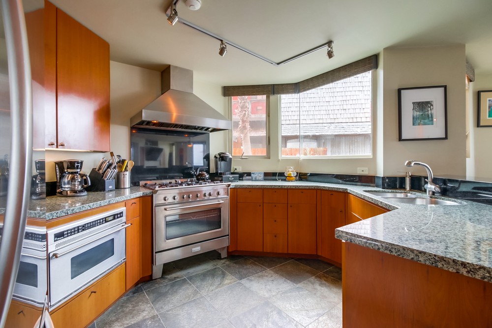 Virtual tour photo 27 of 48 for 3373 Ocean Front Walk