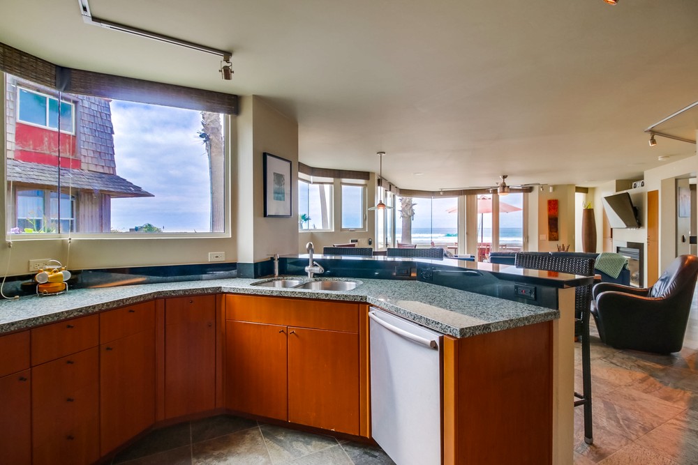 Virtual tour photo 28 of 48 for 3373 Ocean Front Walk